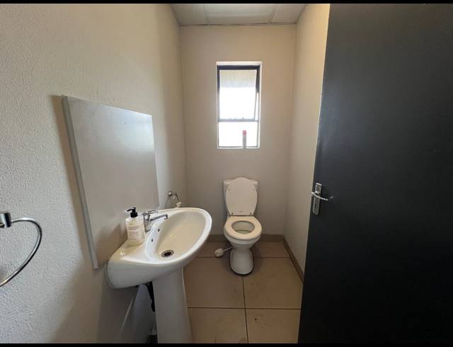 461M² WAREHOUSE TO LET IN STRIJDOMPARK
